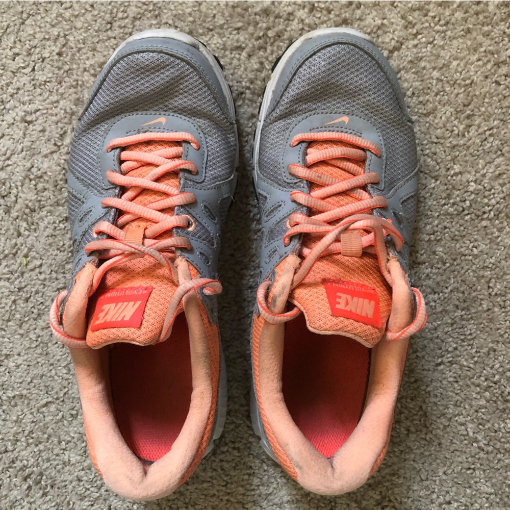 Nike Revolution